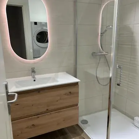 Apartment Avec Cours Exterieur Trevieres