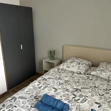 Avec Cours Exterieur Apartment Trevieres